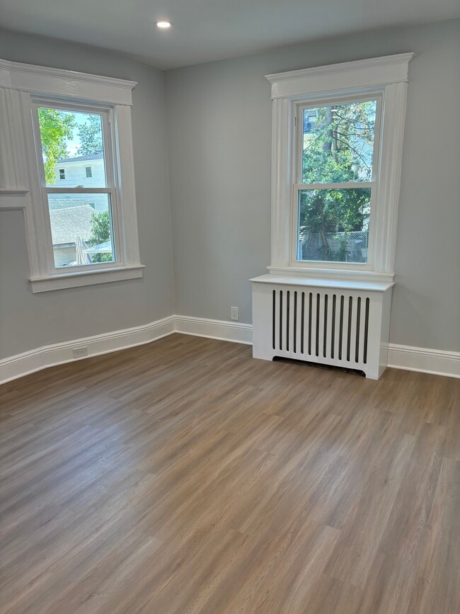 30 Knox Ave