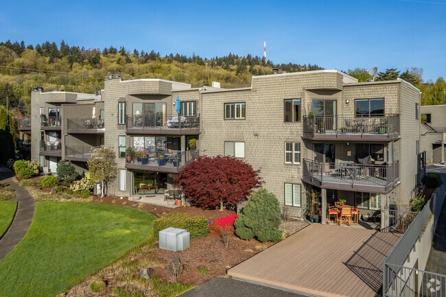 Photo - Willamette Shores Condominiums