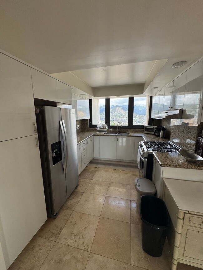 Photo - Luxury High-Rise Living with Panoramic Ocean Views at Yacht Harbor Towers Unidad 3709