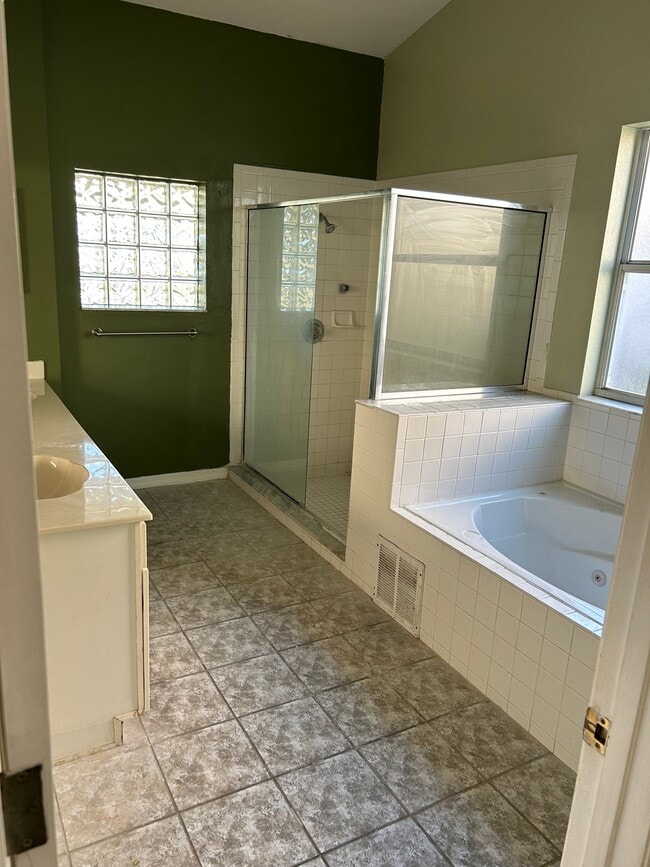 Photo - 14307 Roxshire Dr