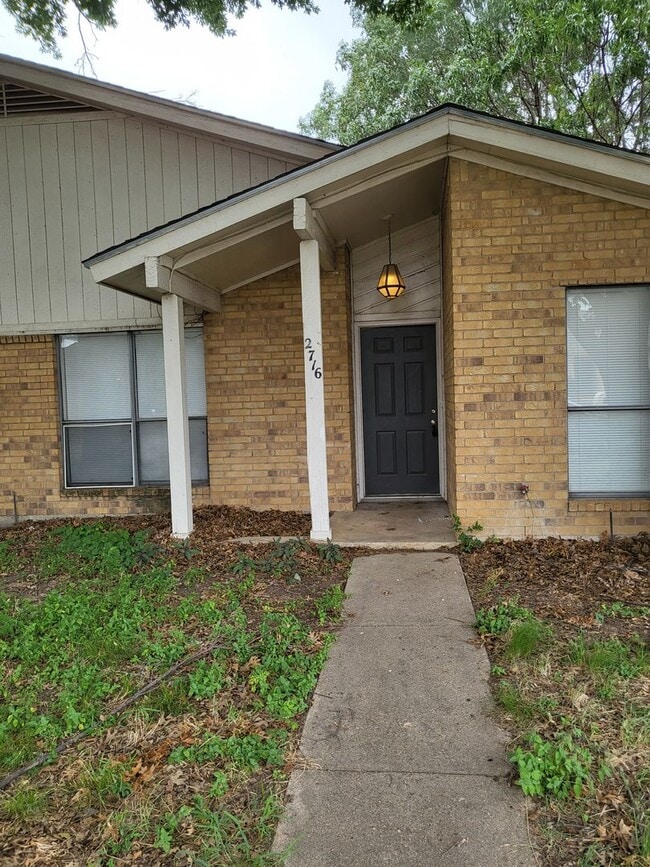 Building Photo - 2716 St George Pl