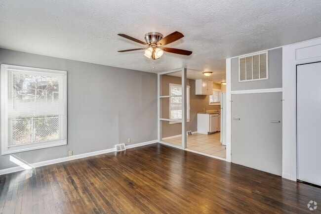 Building Photo - 2730 S Southeast Dr Rental