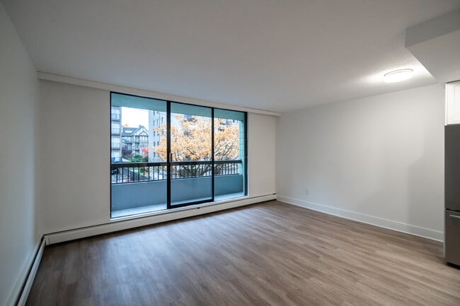 Photo - 1348 Barclay Street