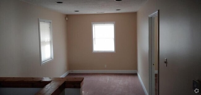 Building Photo - 826 1/2 21st St. Rental