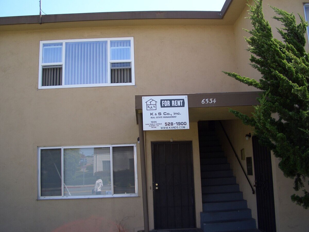 COMING SOON-Large 2 bedroom - COMING SOON-Large 2 bedroom Unit B