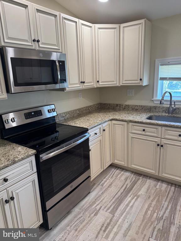 Photo - 422 Kansas Rd