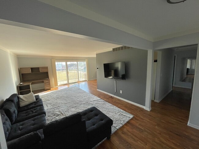 Photo - 500 Fox Hills Dr N Unit Apt 1