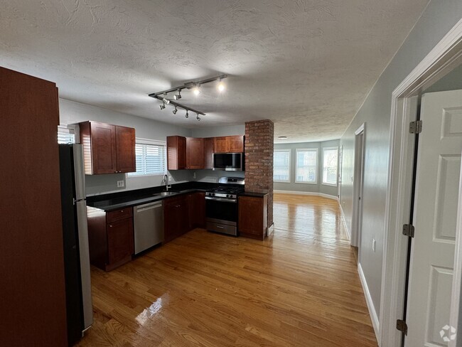 Building Photo - 4 Cousins St Unit 2 Rental