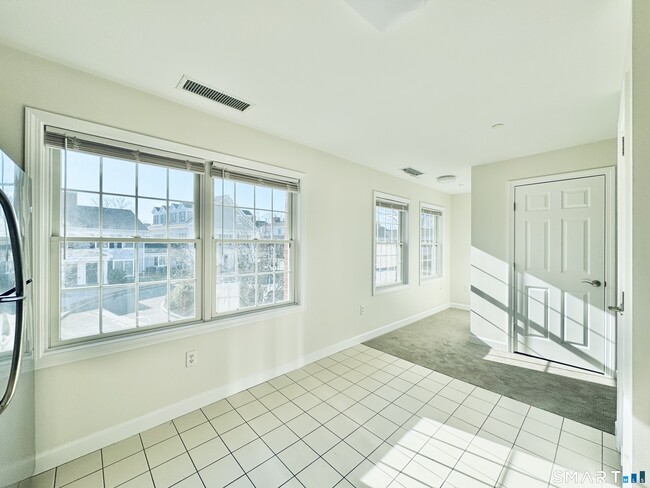 Photo - 46 Fairgate Dr