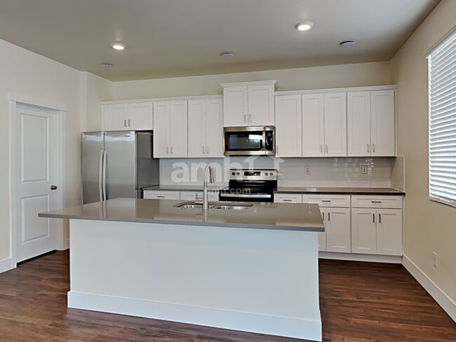 Photo - 1284 E Ludlow St