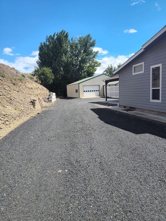 Photo - Spacious 3 Bed, 2 Bath Home with Shop & Stunning River Views – Clemans Addition