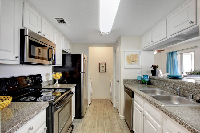 Kitchen - Promontory Point Apartments