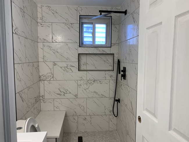 bathroom - 346 W 29th St