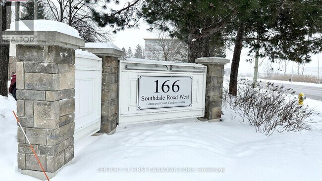 Photo - 166 Southdale Rd W