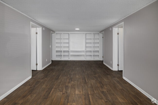 2BR, 2BA -876SF-Loving Room