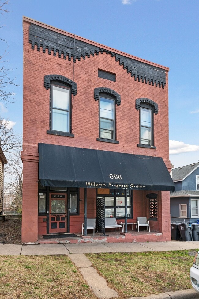 Welcome to Wilson Ave Suites - 698 Wilson Ave Townhome