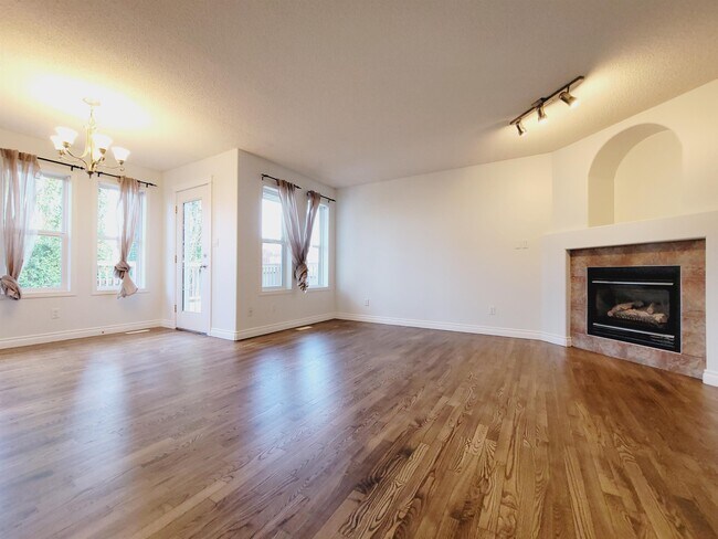 Photo - 163 Cote Crescent NW