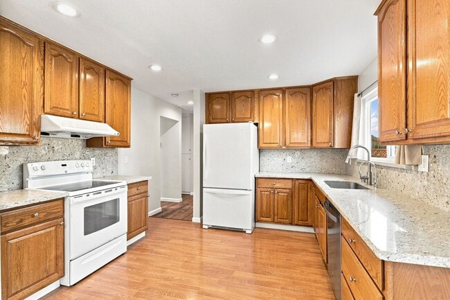 Photo - 14370 Oka Ln