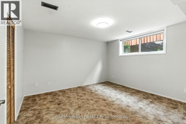 Photo - 83 Sherwood Rd E