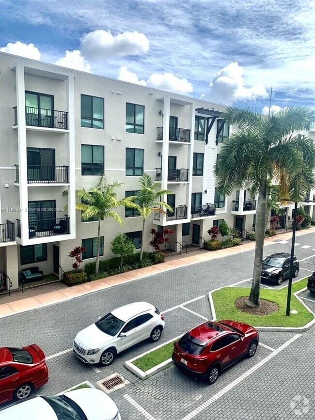 Building Photo - 4670 NW 84th Ave Unit 34 Rental