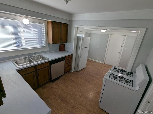 Photo - 2050 E Scottwood Ave