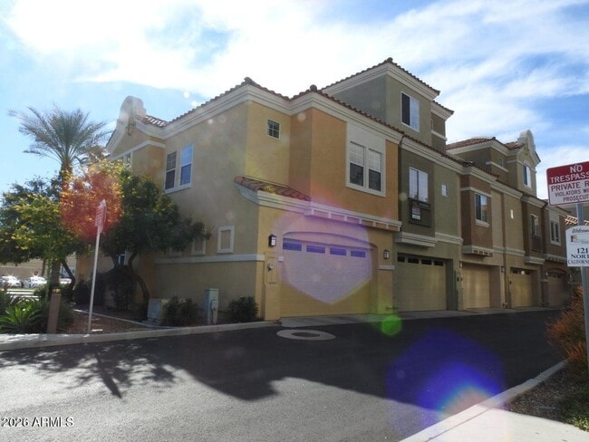 Photo - 121 N California St