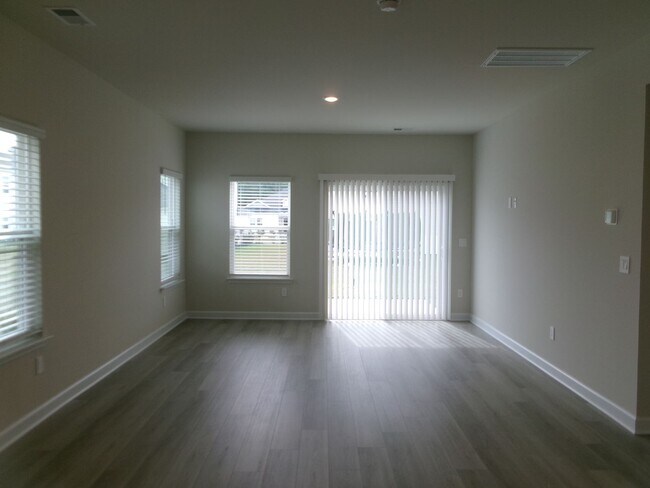 Photo - Spacious 4 bedroom home located in Clear Pond