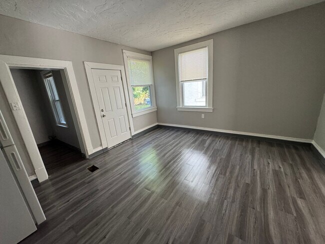 Photo - 7317 Woodlawn Ave