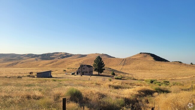 Building Photo - Secluded Off-Grid Vintage Home with FREE 2...