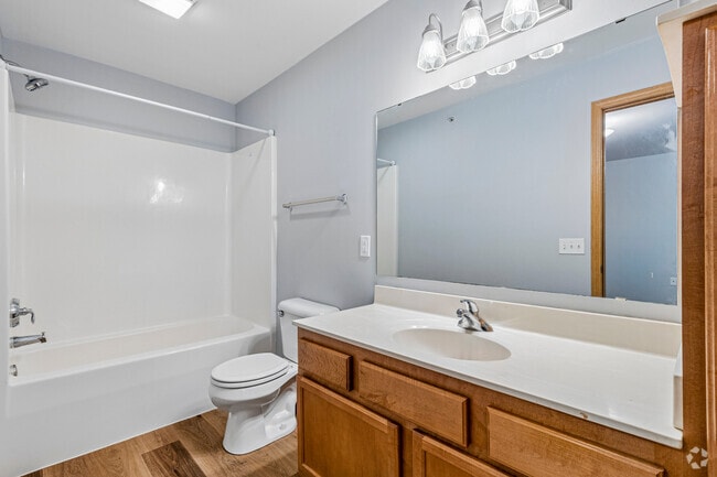 1BR, 1.5BA - 838SF - Bathroom