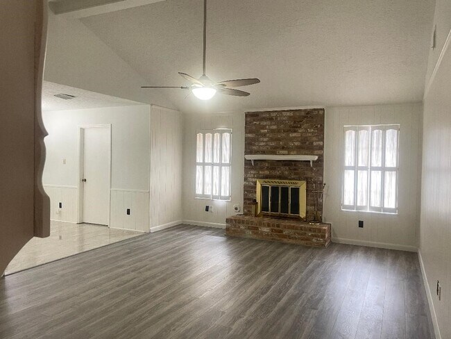 Photo - 9303 Roos Rd