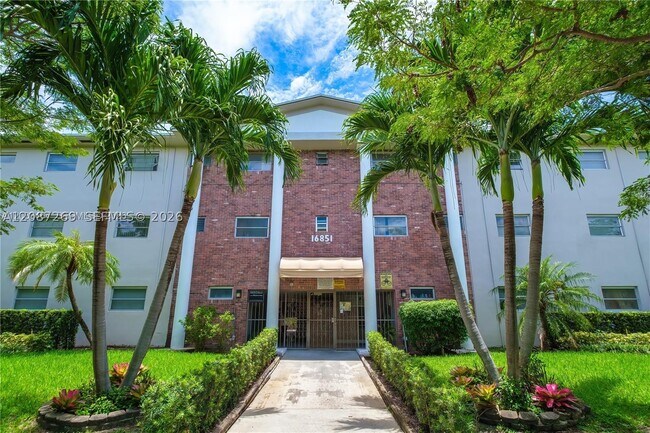 Building Photo - 16851 NE 18th Ave Unit 106