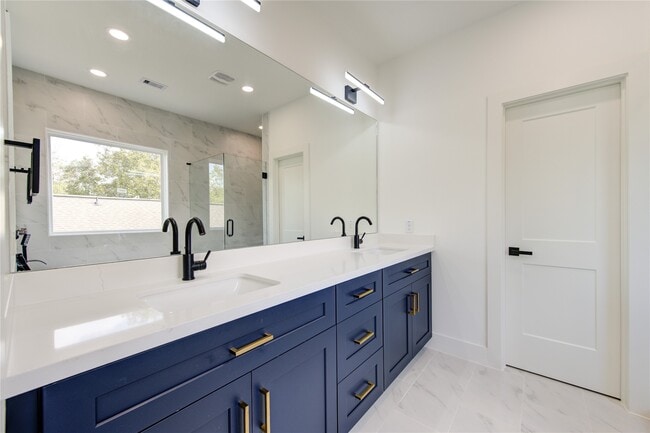 Photo - 3639 Rebecca St