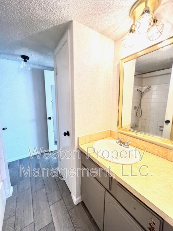 Photo - 6054 Northwest Expy Casa