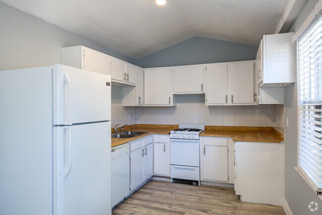 1BD, 1BA - 750SF - Kitchen