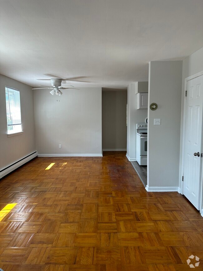 Building Photo - 24 S Brookside Rd Unit 2R Rental