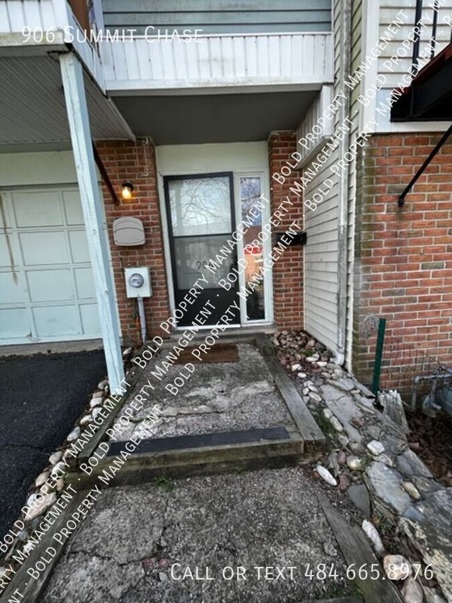 Building Photo - 906 Summit Chase Dr