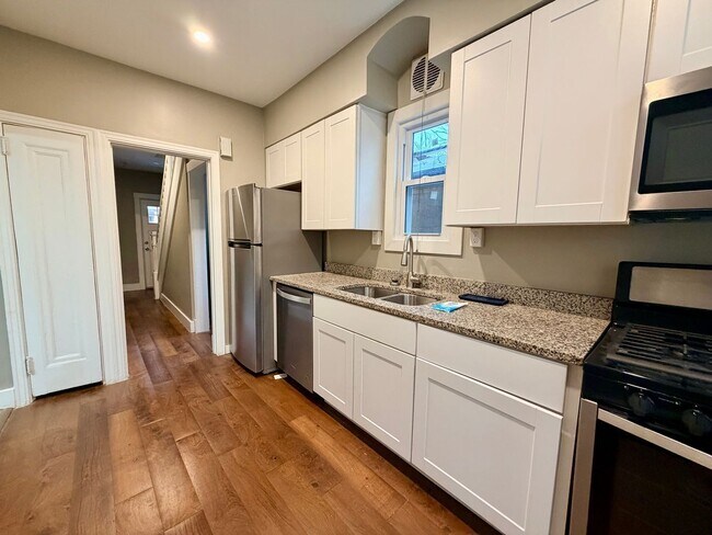 Photo - 268 Fleet St