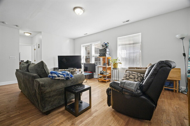 Photo - 6319 N Sacramento Ave Unit 3E