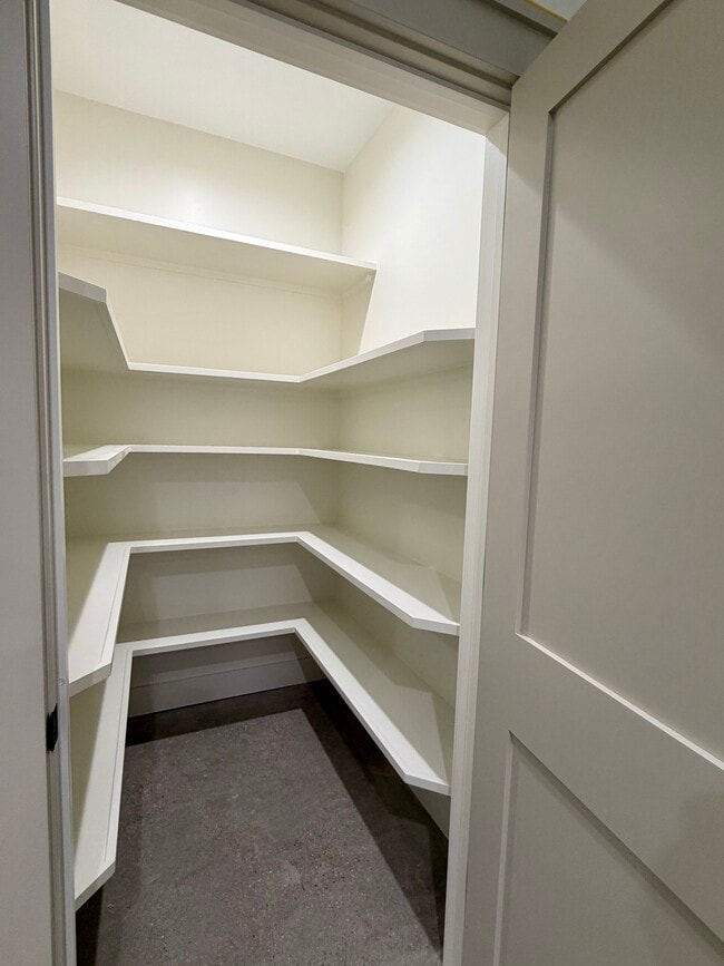 Wall-in Pantry - 10673 US 31