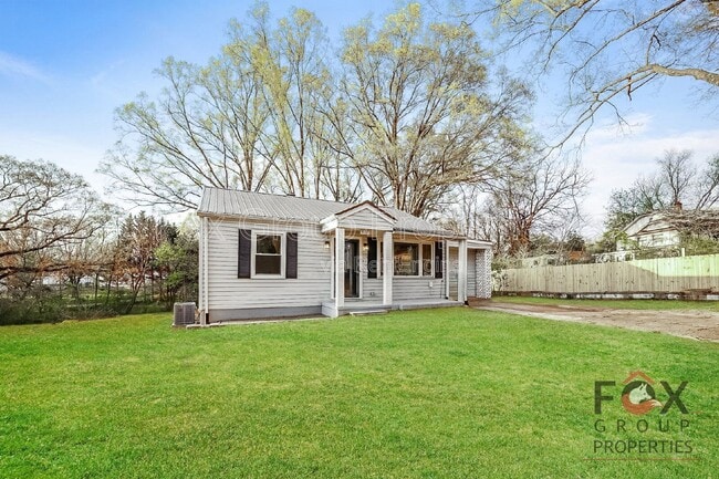 Building Photo - 1522 7th Ave Dr SW