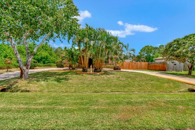 Photo - 691 NW Sharpe St