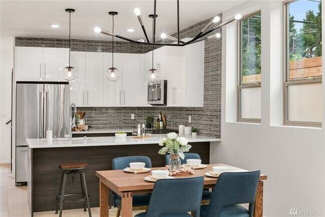 Photo - 3041 20th Ave W