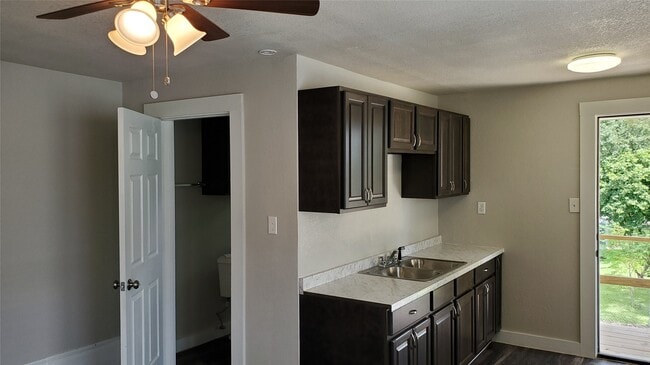 Building Photo - 214 W Republic St Unit 3