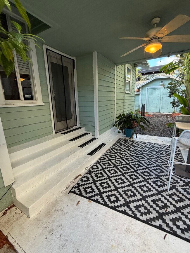 Photo - 27 NE 49th St