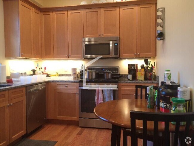 Building Photo - 3 Bedroom Rental