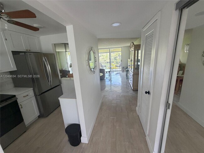 8135 Sunrise Lakes Blvd Unit 210