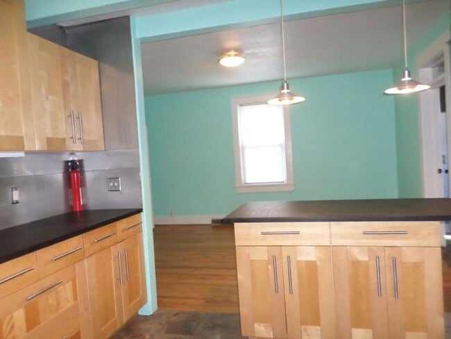 Photo - 1075 Cambria St NE