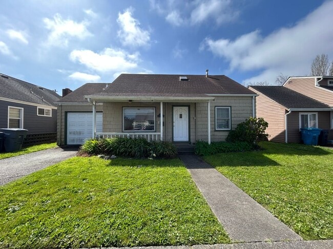 Building Photo - 1717 Iverson Ave