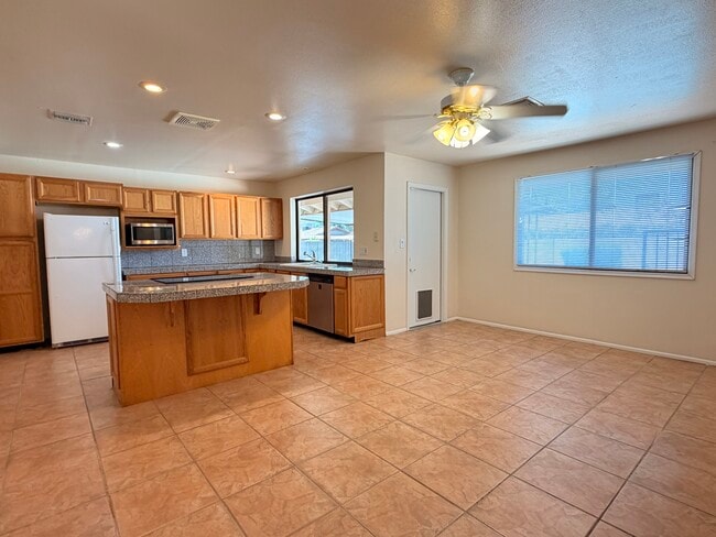 Photo - 2163 E Manhatton Dr